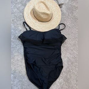 👙BLACK SWIMSUIT